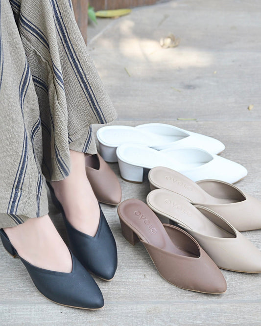 Pointy Toe Block Heels - Black