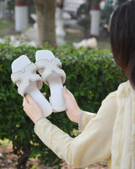 Lucia Slides - White