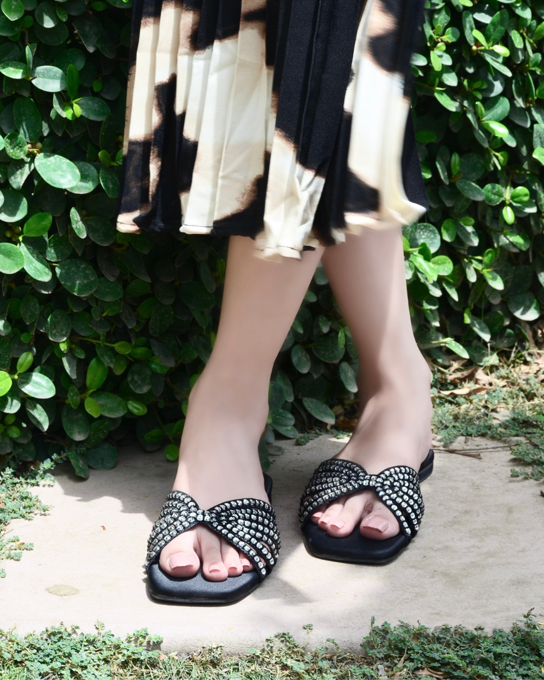 Natalya Slides - Black