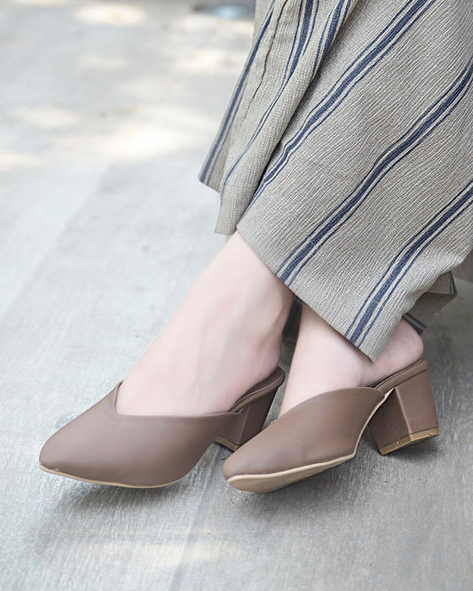 Pointy Toe Block Heels - Brown
